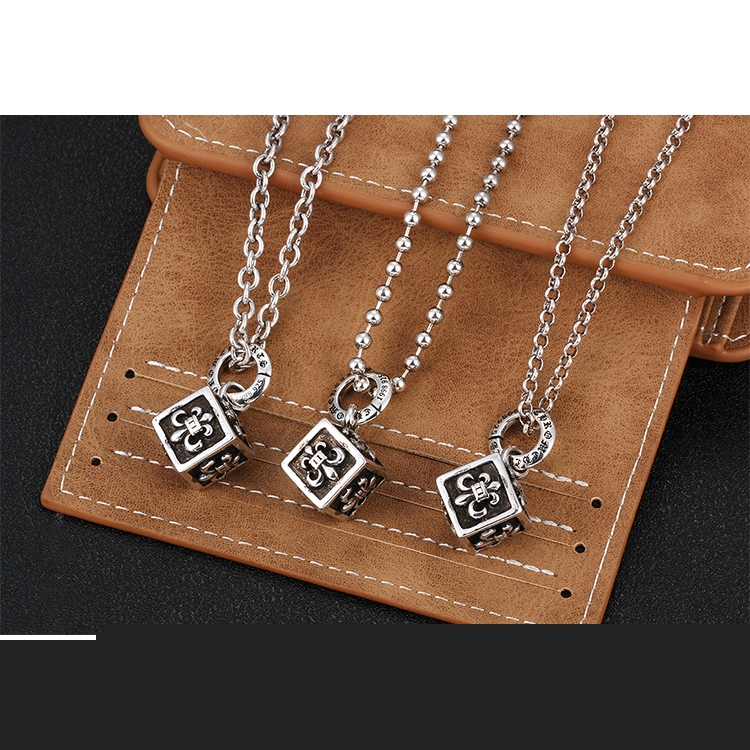 Ch**me He**ts necklaces